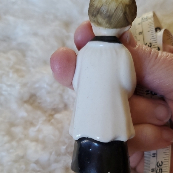 Ceramic Praying Figurine - Picture 5 of 9